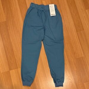Lululemon NEW with tags stretch high rise Jogger size 6. Utility blue.